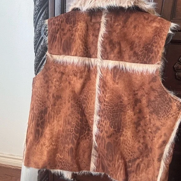 Lisa International Brown Faux Fur Vest - Picture 4 of 4